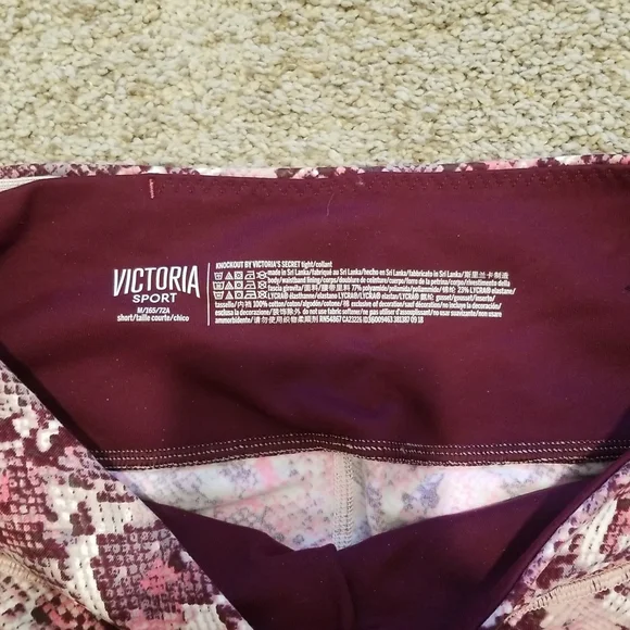Victoria's Secret Sport Workout Pink and Purple Snake Leggings Size M NWOT - Picture 2 of 2